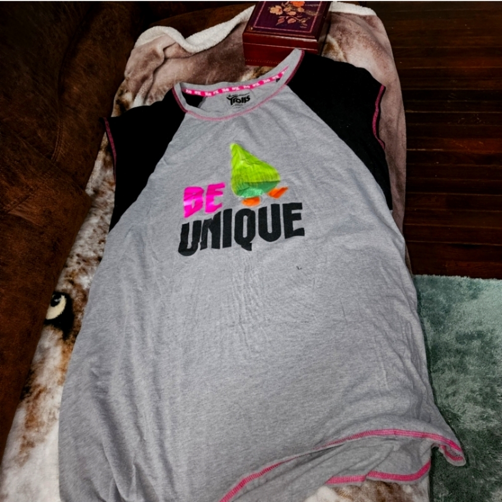 💋5/20 trolls nitegown size large
